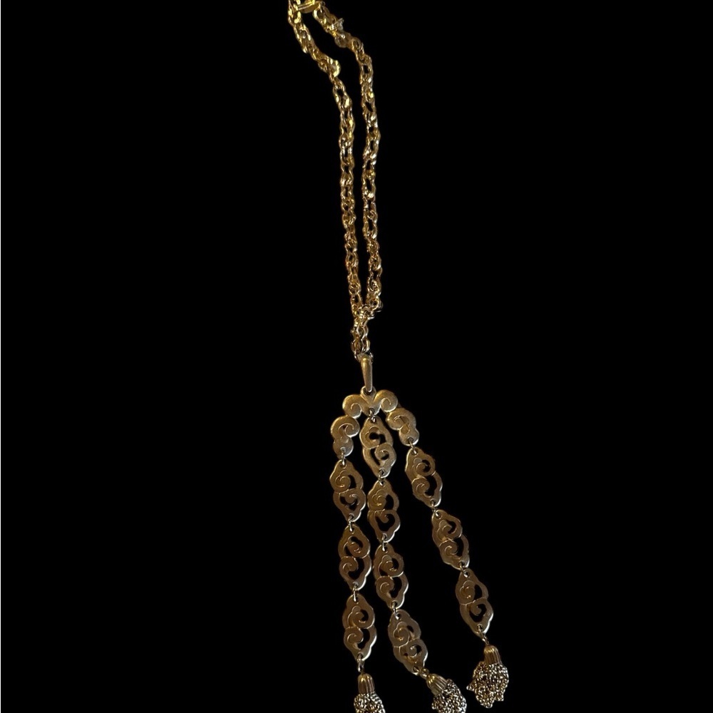 Tahari Elegant Gold Necklace with Intricate Design